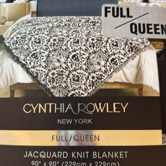 Cynthia Rowley Black and White Jacquard Knit Blanket - Picture 11 of 12